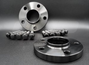 Maserati Grecale Wheel Spacers - CFP - 17mm - Black - set of 2 w/ extended bolts Maserati Grecale Wheel Spacers - CFP - 17mm - Black - set of 2 w/ extended bolts